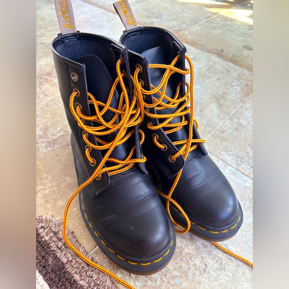 Doc Martens • Vegan **SEVERAL FLAWS - please read description**